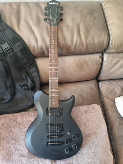 Guitarra Washburn WI 100 con amplificador Line6