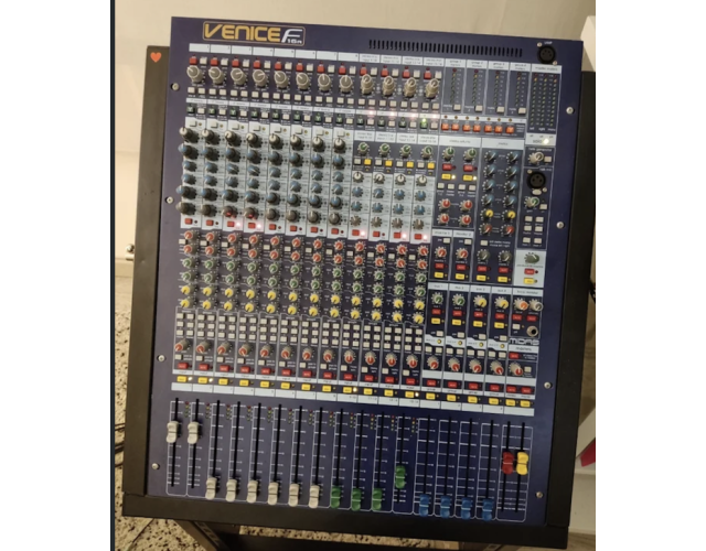 mesa de sonido MIDAS Venice F16 R