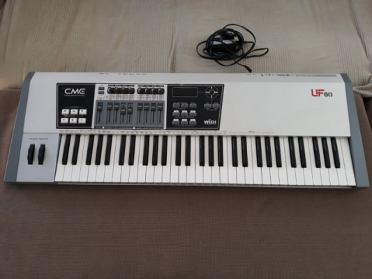 Teclado-Controlador MIDI CME UF-60