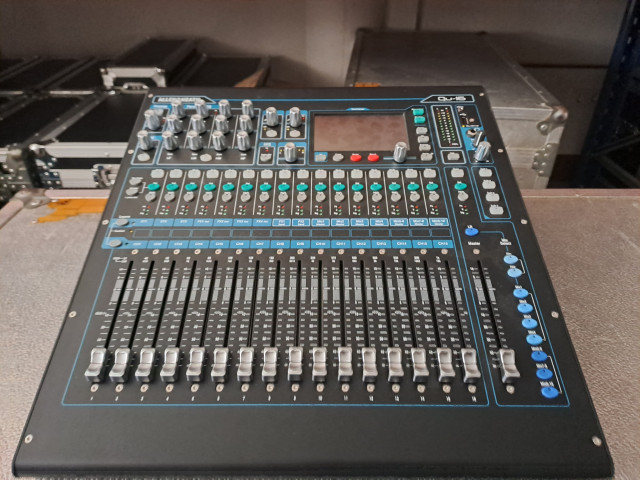 Mesa Digital Allen & Heath Qu 16 Con Tres Usos.