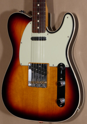 Fender AVRI 62 Custom Telecaster -- Sunburst ---