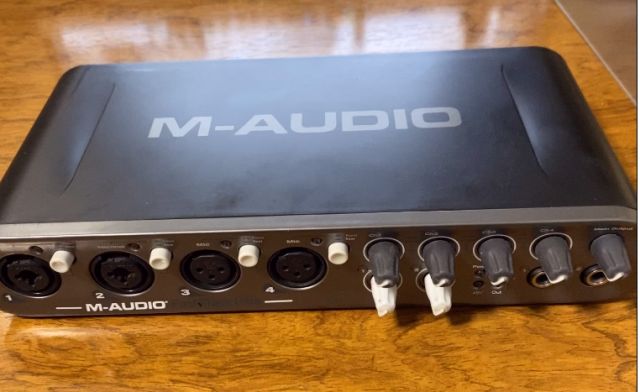 Interfaz M-AUDIO  Fast Track Ultra 8 x 8 audio/MIDI