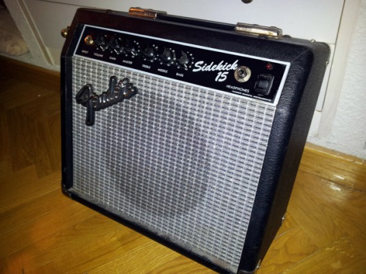 amplificador de eléctrica Fender sidekick 15