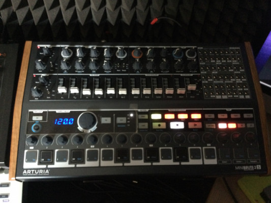 MINIBRUTE 2 S IMPECABLE