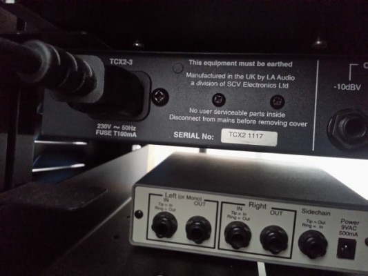 Compresor cálido a válvulas stereo hecho en Inglaterra LA AUDIO TCX2