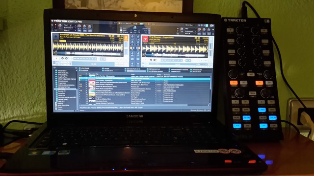 PORTATIL PARA DJ SAMSUNG R 780 CON TRAKTOR SCRATCH Y CONTROLADORA TRAKTOR X1