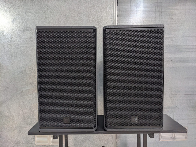 2 Cajas (altavoces) RCF NX 932-A