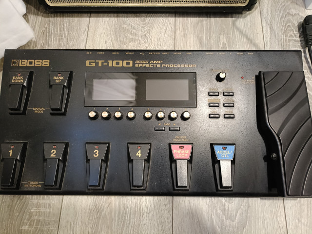 Pedalera multiefectos BOSS GT100