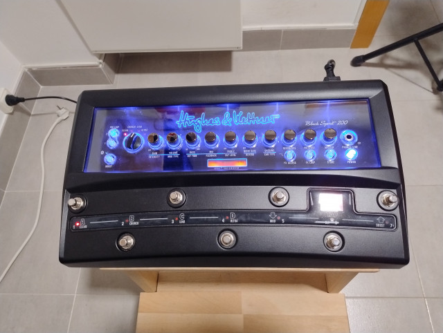 AMPLIFICADOR PEDALERA Hughes & Kettner Black Spirit Floor 200 + Funda