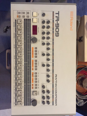 Roland TR-909 + flightcase