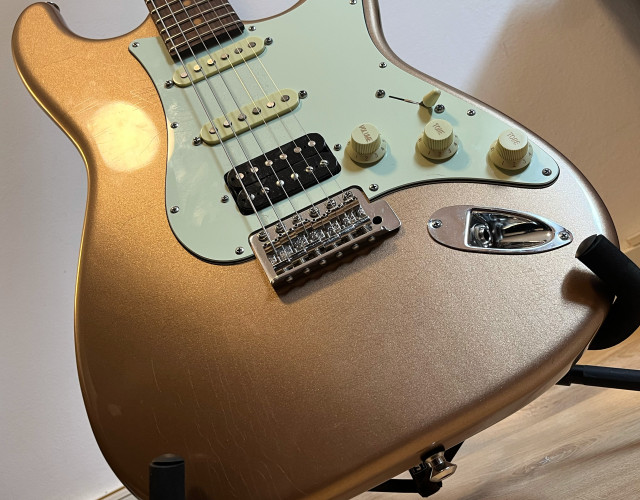 Suhr Classic S Vintage Limited Edition Firemist Gold