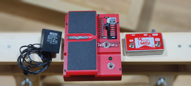 Digitech Whammy 4 & Molten midi 2 combo - True Bypass & Momentary switch