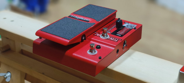 Digitech Whammy 4 - True Bypass & Momentary switch