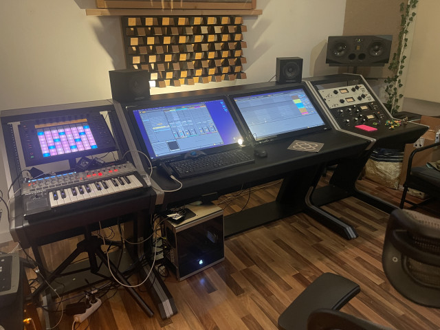 Consola de mezclas Steven Slate Audio Raven Core Statition + 2 MTI2