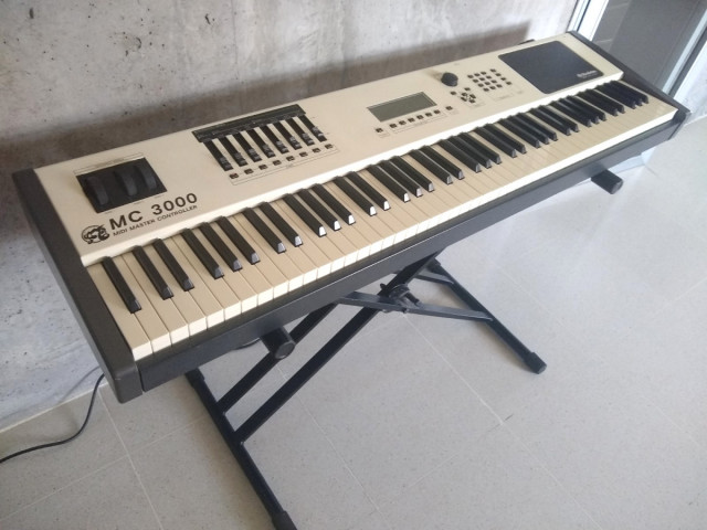 Teclado controlador Oberheim MC 3000