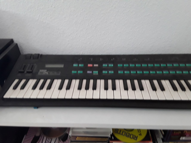 Yamaha dx 100