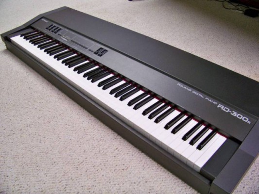 Piano Roland RD 300
