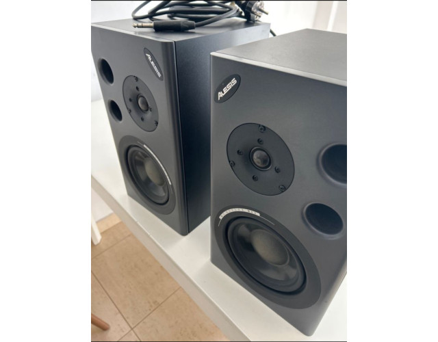 Monitores  Alesis One Mk2