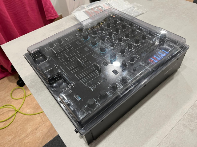 Reloop RMX-60 Digital + Decksaver – Como nuevo y con garantía