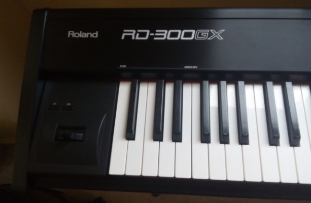 Vendo piano digital Roland stage RD-300GX