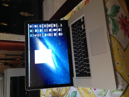 Macbook Pro 15" i7 Quad Core 2GHz 8Gb 256GB (SSD)