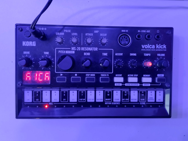 VOLCA KICK mas fuente