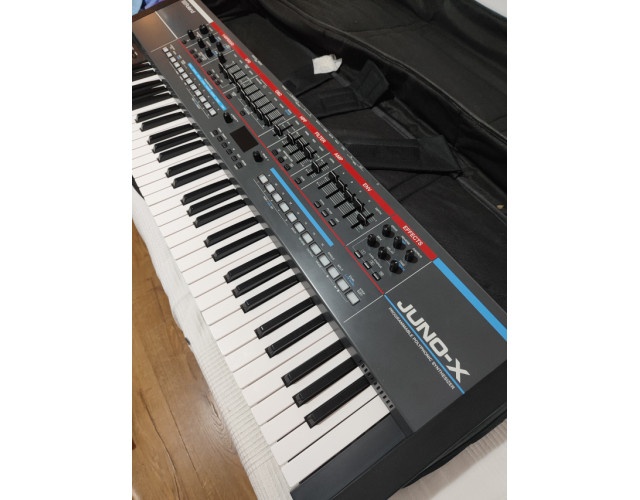 Roland Juno X + funda