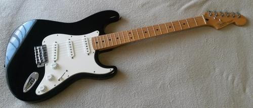 Fender Stratocaster Standard RESERVADA  NUEVA A ESTRENAR