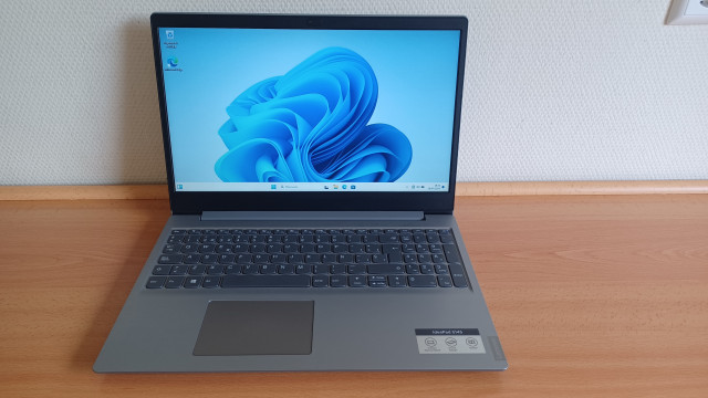 Ordenador portátil Lenovo i7 8ªGen. 16GB DDR4. 240GB M2 Ampliable.