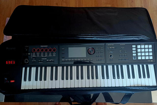 Roland fa 06