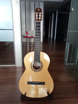 Guitarra Clasica Española electrificada Admira tipo 1000E con previo Fischmann Tapa Maciza