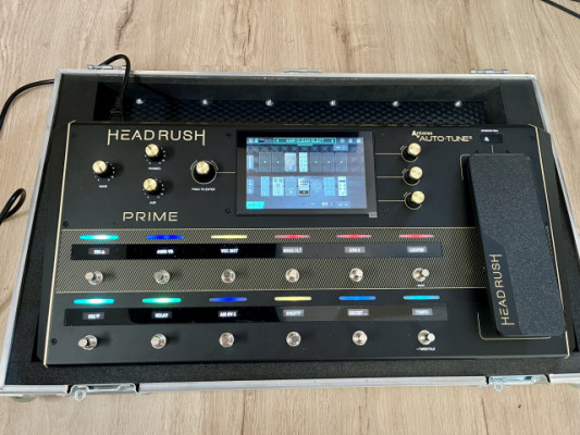 Pedalera multiefectos HEADRUSH PRIME con flightcase a medida