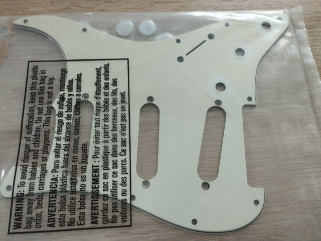 Vendo pickguard completo stratocaster (blanco)