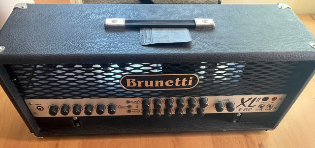 Amplificador de guitarra Brunetti XL R-Evo II 120W.