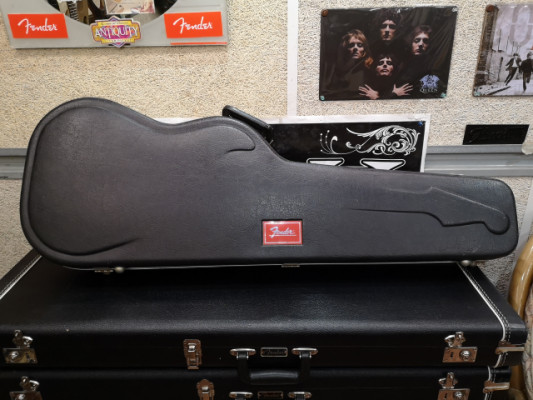 Fender Red Label Molded Chainsaw Guitar Case for Telecaster/Stratocaster 90s.