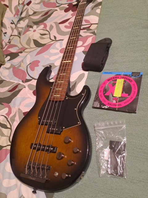 Yamaha BB735a