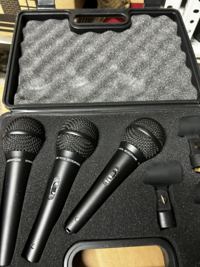 Pack micros réplica Shure SM58 con interruptor y maletín