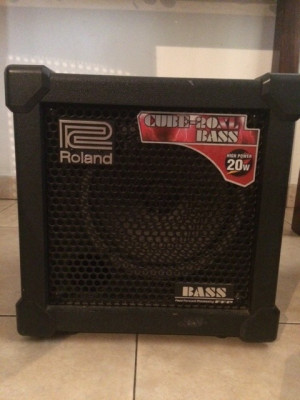 Compro Roland Cube 20 Bass (Zona Madrid)