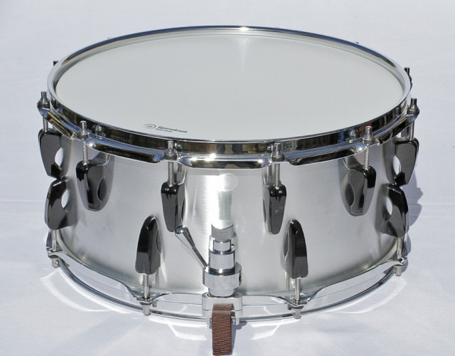 Caja de 14x6,5" con casco de aluminio cast de 12+8 divisiones