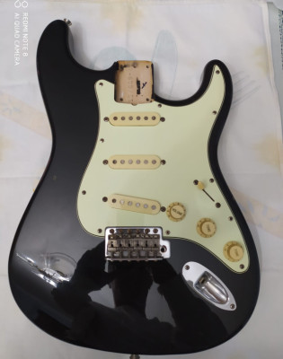 Cuerpo Fender japonesa Reissue 62 con pastillas, electrónica y hardware