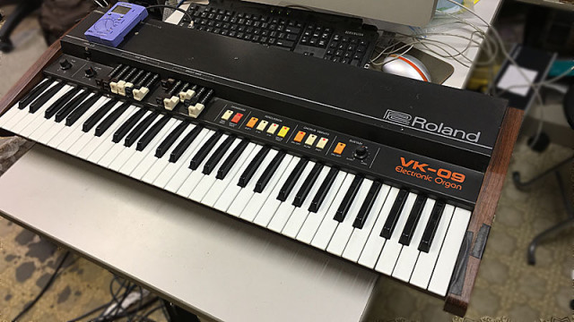 Órgano analógico Roland VK-09