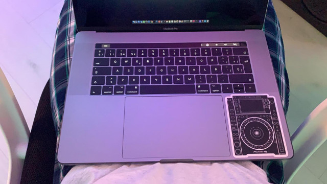 Macbook Pro 15 Touch bar i7 256 Gb 16 Ram Grafica 2 Gddr5