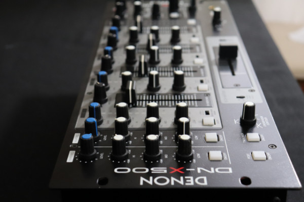 Denon DN-X500 Mesa mezcla DJ Analógico y de calidad. En Muy buen Estado