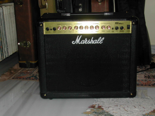 Marshall MG30 DFX - Amplificador Marshall 30 Watts RMS.