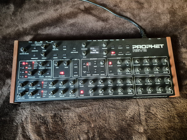 Prophet Rev2 Desktop