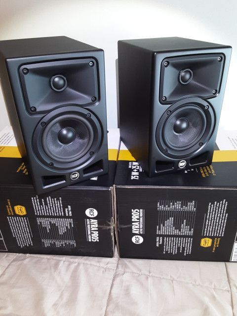 Monitores RCF Ayra Pro 5