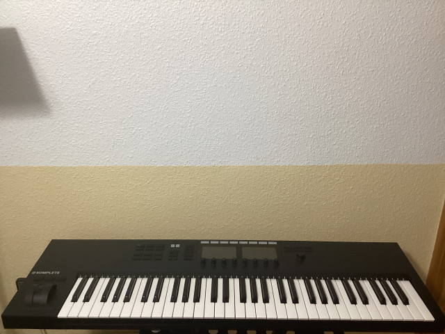 Controlador MIDI teclado KOMPLETE KONTROL S61 MK2