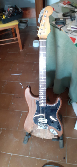 Guitarra tuneada tipo stratocaster  koreana