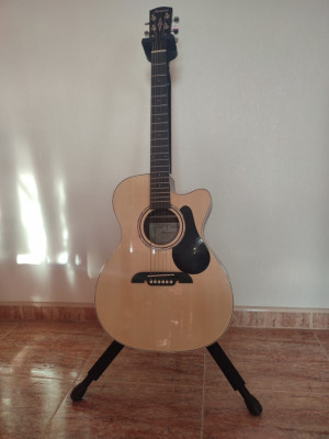Guitarra electroacústica Alvarez RF26CE