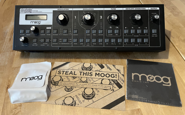 Moog Slim Phatty - como nuevo.